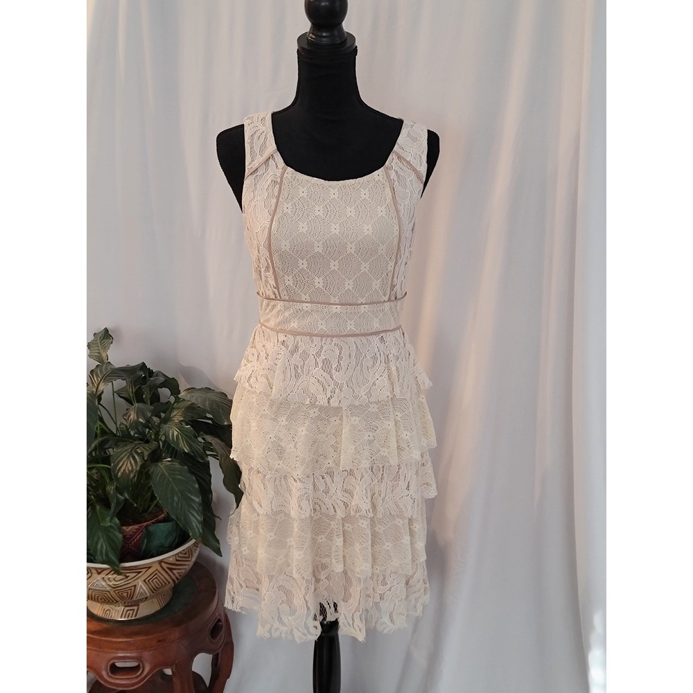 A'Reve Cream Floral Lace Tiered Ruffle Sleeveless Cocktail‎ Dress Small